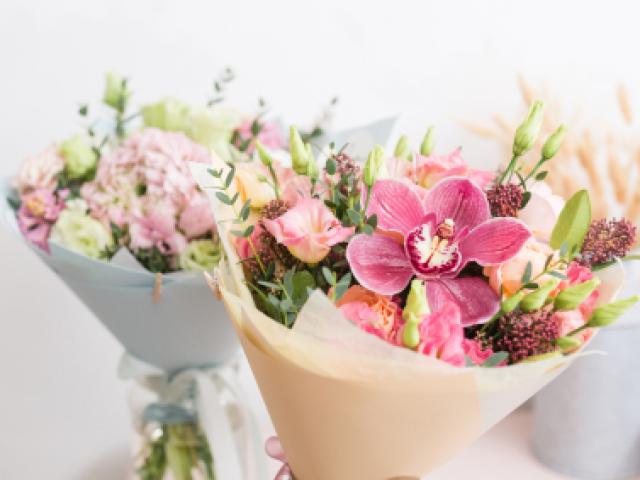 bonne fête maman. fête des mères . livraison de fleurs. bouquets .compositions .